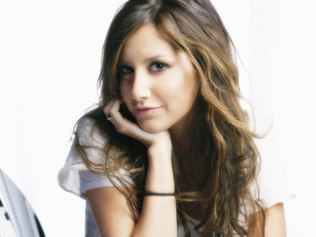 Ashley-Tisdale-09-640x480